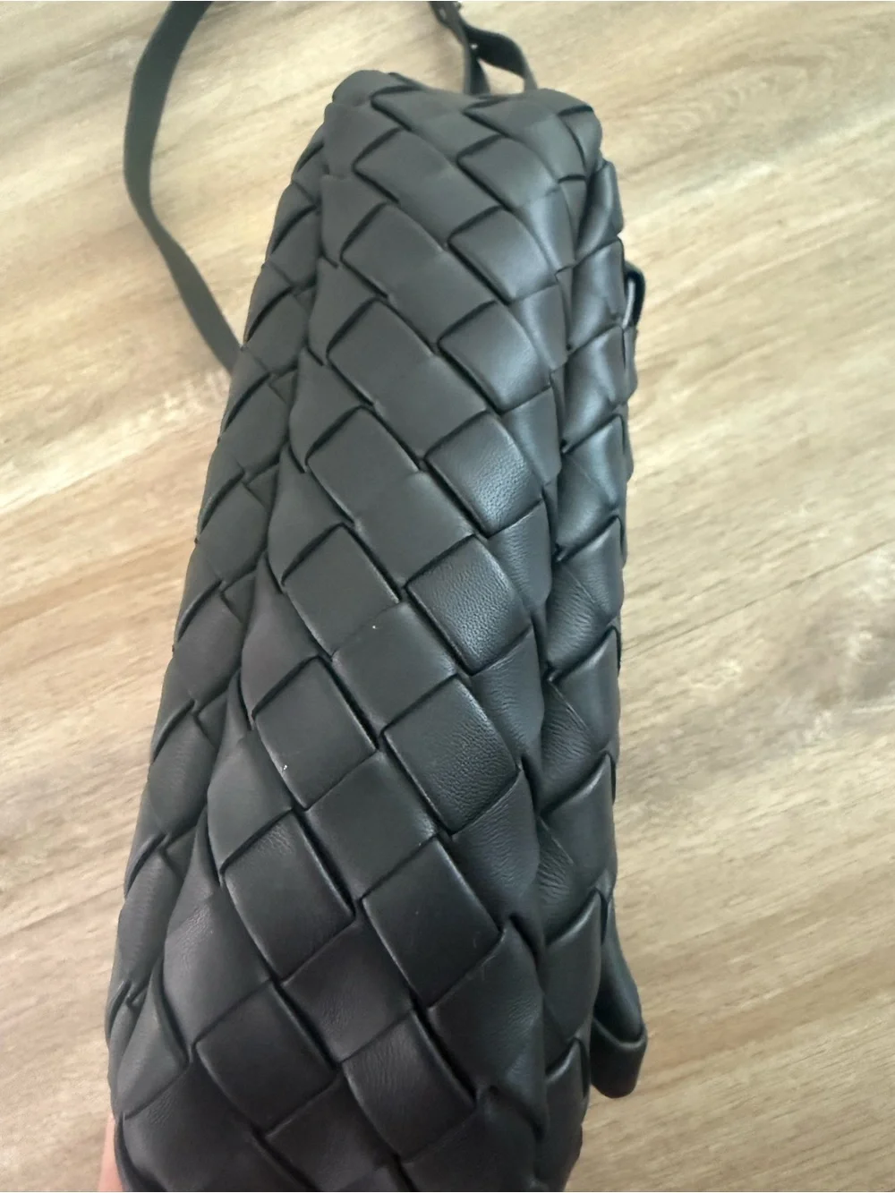 Bottega Veneta Black Intrecciato Woven Leather cobble messenger Bag